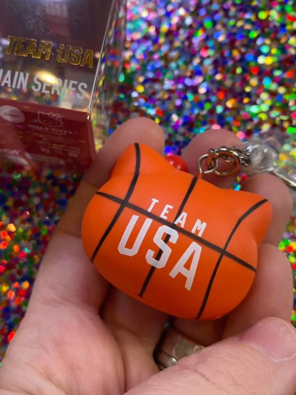 BASKETBALL Hello Kitty Tokyo Olympics Team USA Keychain!!